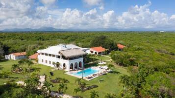 Fachada de la propiedad