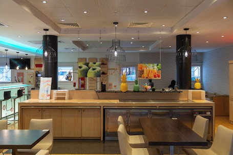 Desayuno buffet diario (EUR 12.50 por persona)