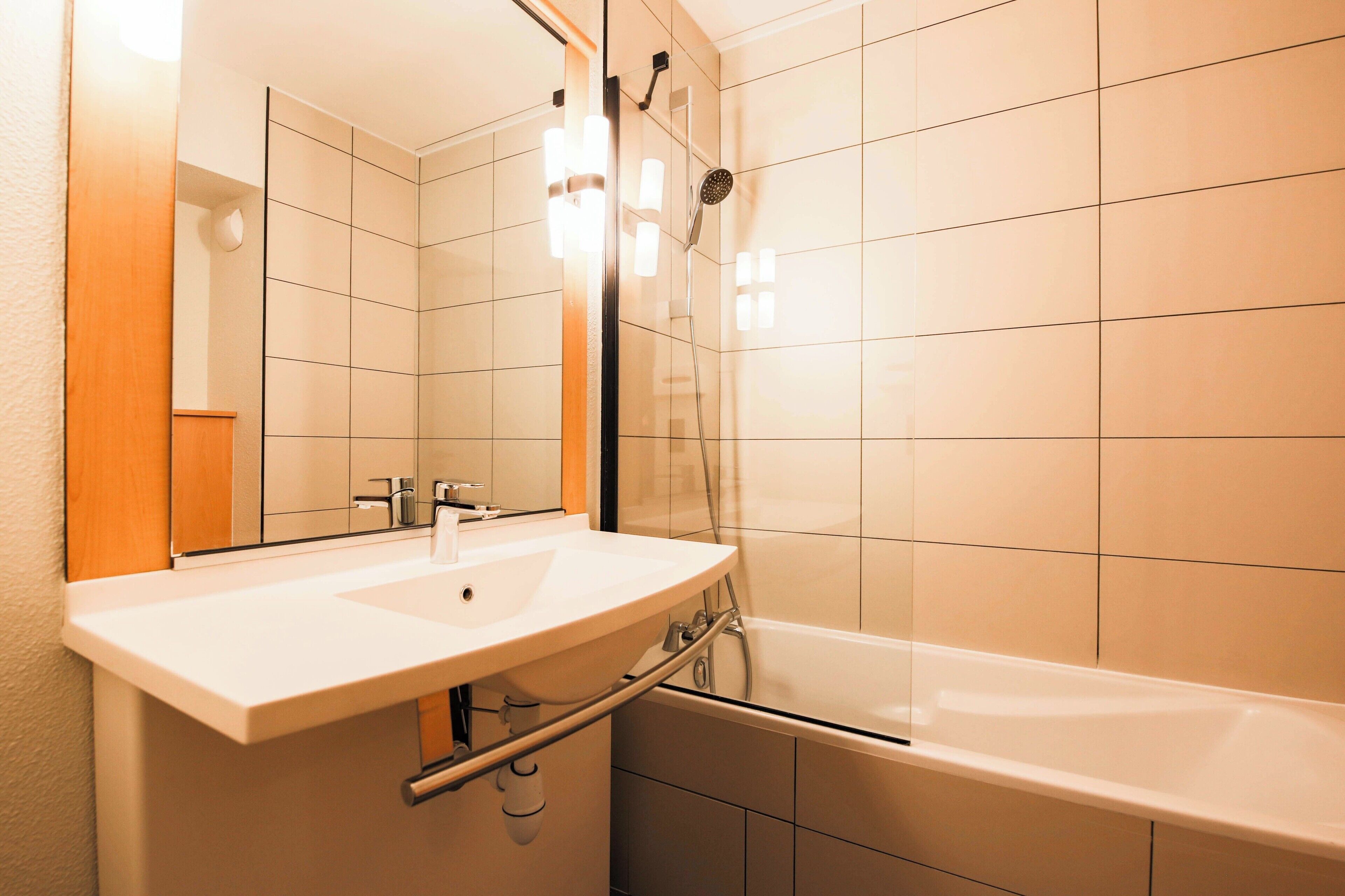 towels, toilet paper