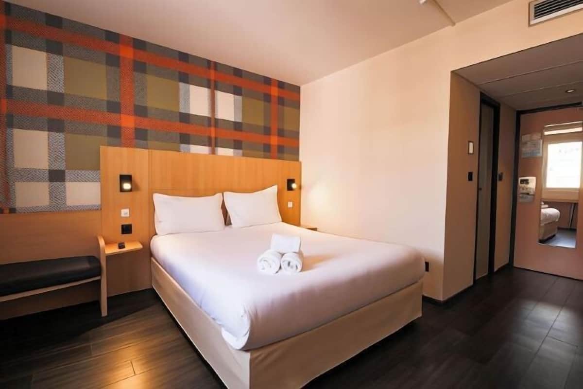 Hypo-allergenic bedding, laptop workspace, soundproofing