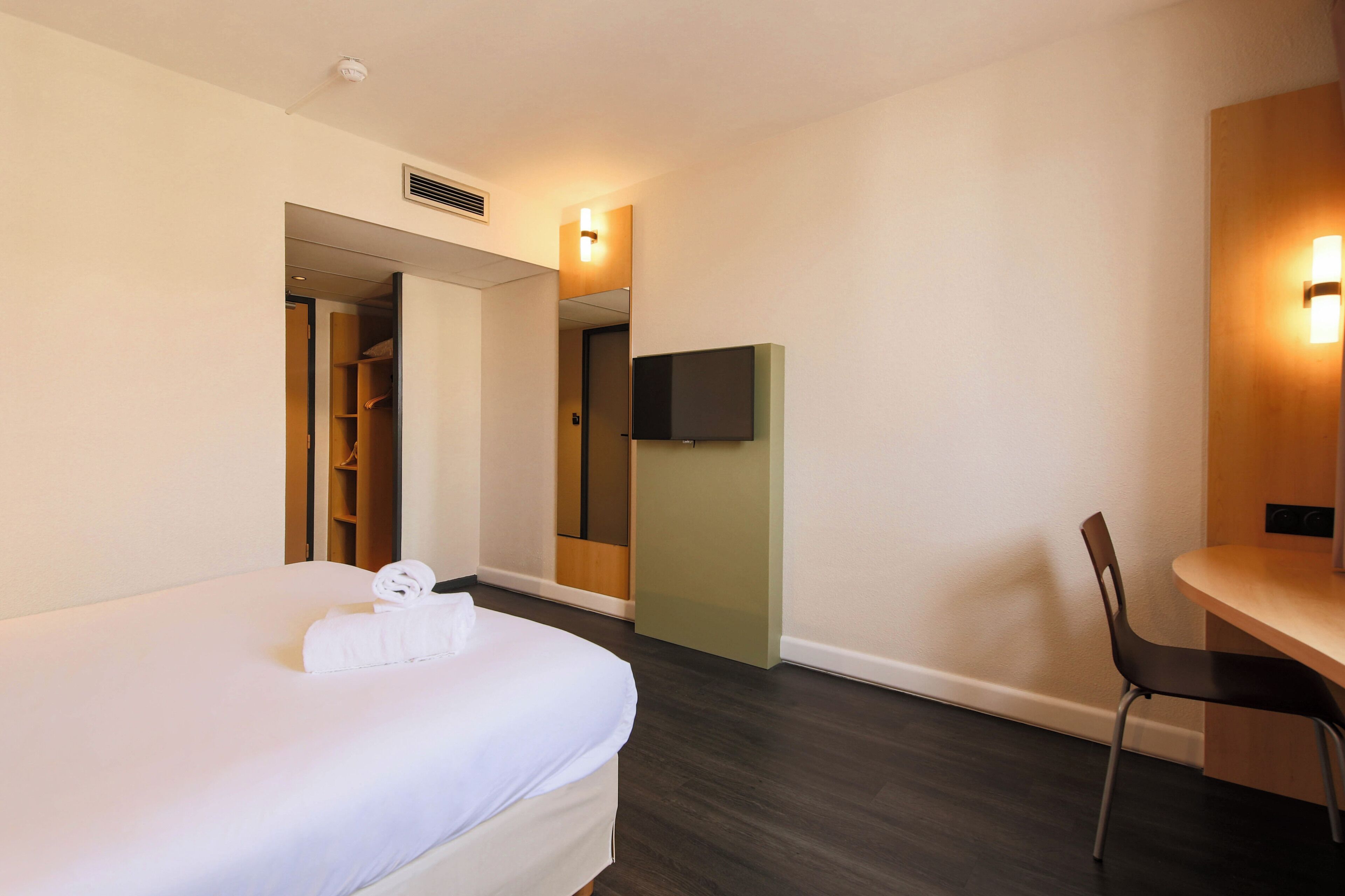 double room | 1 bedroom, hypo-allergenic bedding, laptop workspace, soundproofing