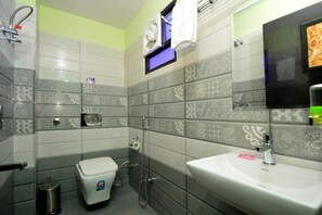 Deluxe Room | Bathroom