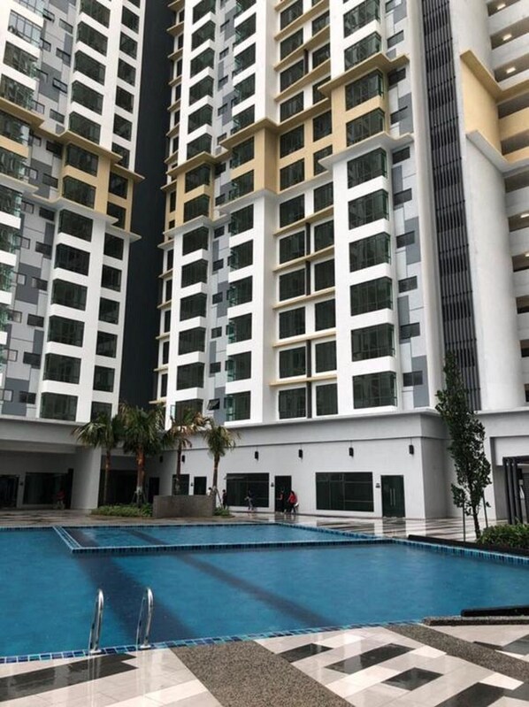 Outdoor pool - ARC Mount Austin Homestay (Johor Bahru)