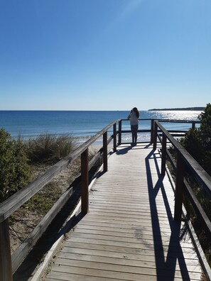 In Strandnähe, Liegestühle, Strandtücher