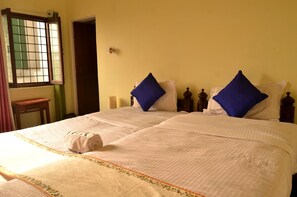 A/C Double Room | Bed sheets - Sneh Deep Guest House (Jaipur)