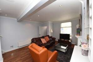 Living area - Newly Refurbished 3 Bed House - Netflix, Wi-Fi & Close To Shops & Restaurants (Chester)