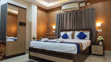Superior Double Room | Premium bedding, minibar, WiFi, bed sheets
