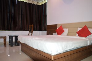 Desayuno continental diario (INR 250 por persona)