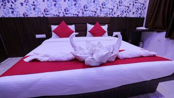 Semi-Deluxe | 1 bedroom, soundproofing, iron/ironing board, free WiFi