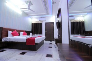 1 habitación, sistema de insonorización y tabla de planchar con plancha 