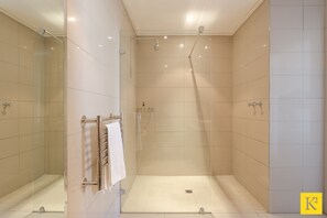 Apartment | Bathroom | Shower, free toiletries, hair dryer, towels - Unit 613 Cape Royale Apartments (Cape Town)