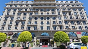 A multi-story hotel with a central entrance, a red carpet, and a sign reading "CAPE ROYALE". - Unit 613 Cape Royale Apartments (Cape Town)