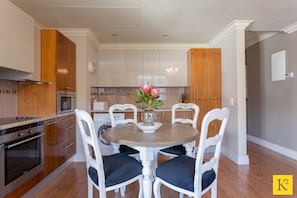 Apartment | In-room dining