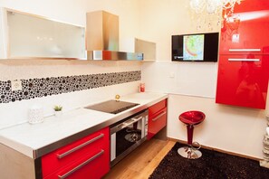Appartement | Cuisine privée | Réfrigérateur, micro-ondes, four, plaque de cuisson