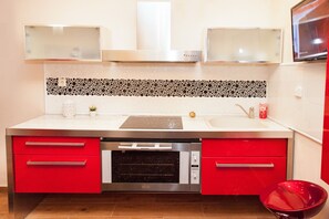 아파트 | 전용 주방 | 냉장고, 전자레인지, 오븐, 쿡탑