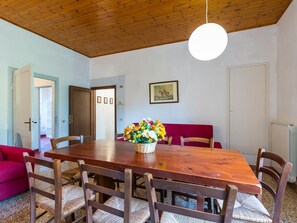 Dining - Cosy apartment in villa for 10 people with pool, TV and pets allowed (Rosignano Marittimo)