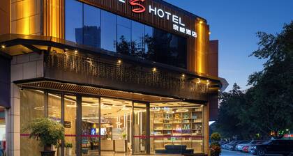 Naive S Hotel