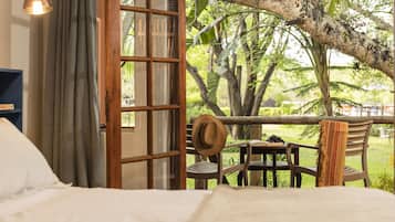 Standard Room | Minibar, in-room safe, bed sheets