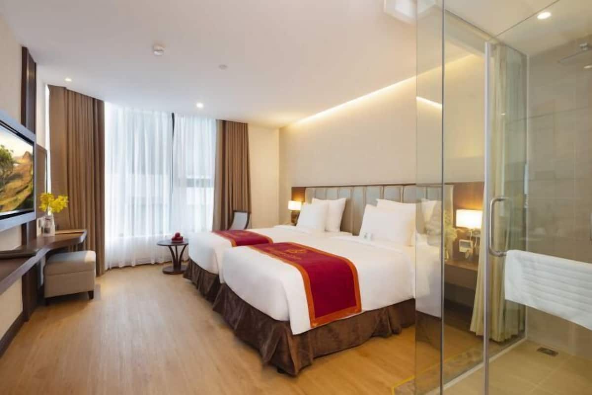 Minibar, in-room safe, desk, blackout curtains