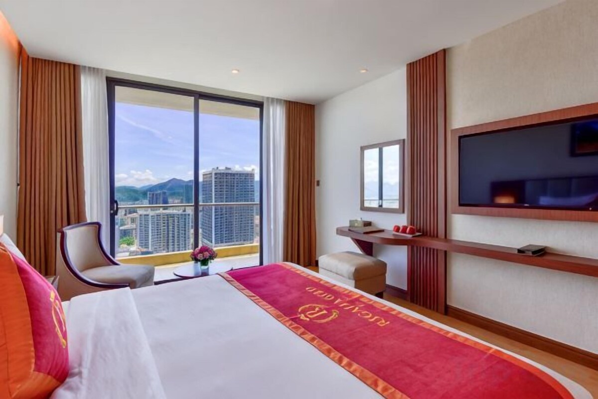 Minibar, in-room safe, desk, blackout curtains