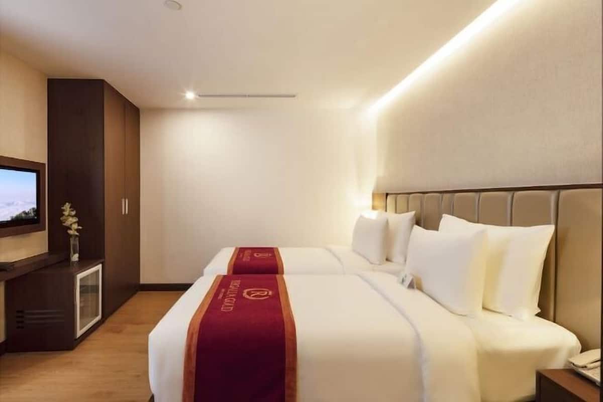 Minibar, in-room safe, desk, blackout curtains