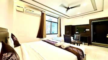 Family Room | In-room safe, soundproofing, free WiFi