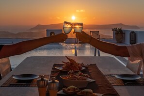 Facciata della struttura - sera/notte