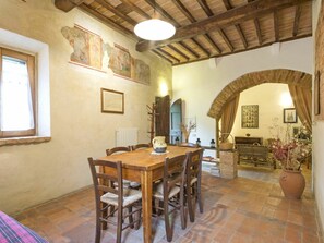 Dining - Stunning  villa for 9 guests with private pool, WIFI, TV, patio, pets allowed and panoramic view (Volterra)