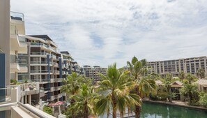 Apartment | Water view - 308 Juliette on the Waterfront Marina (Cape Town)