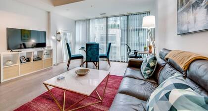 Stunning 1BR Executive Suite in Popular King West