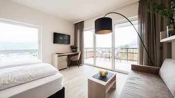 Suite Junior, balcone | Minibar, una cassaforte in camera, una scrivania, insonorizzazione