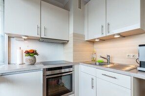 Kühlschrank, Herdplatte, Geschirrspüler