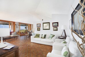 Apartment, 6 Schlafzimmer | Wohnbereich | Flachbildfernseher, Kamin