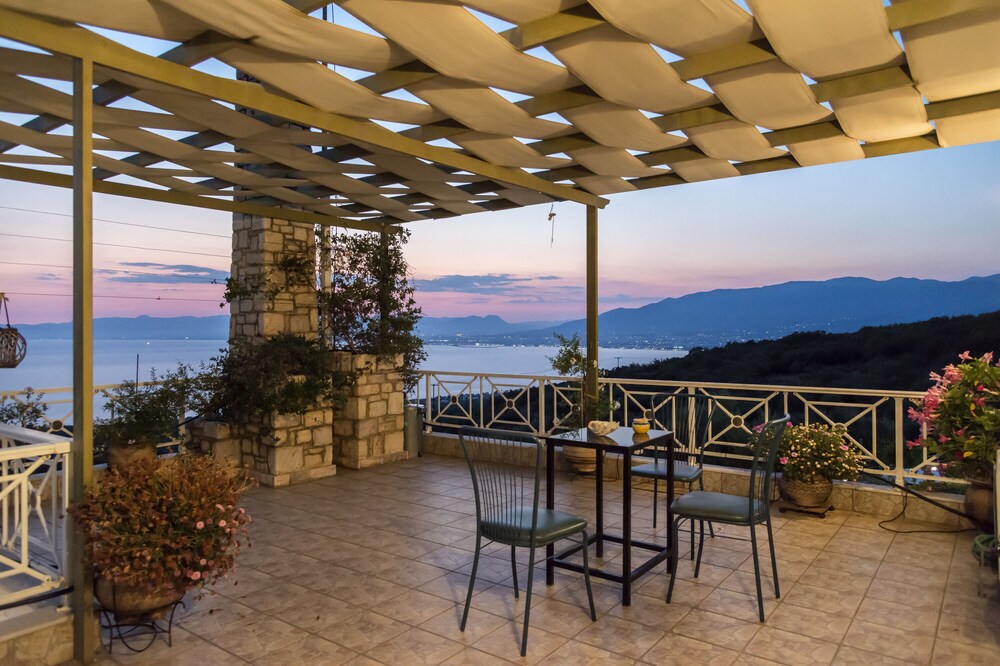 Seaview Splendor at Eros Loft with Infinity Pool