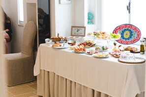 Free daily buffet breakfast - Quintessenza Luxury Domus (Polignano a Mare)