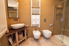 Camera Superior | Bagno | Combinazione doccia/vasca, vasca da bagno a immersione totale