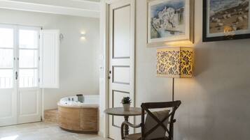 Habitación Confort, 1 cama de matrimonio grande con sofá cama, bañera de hidromasaje | Bañera profunda
