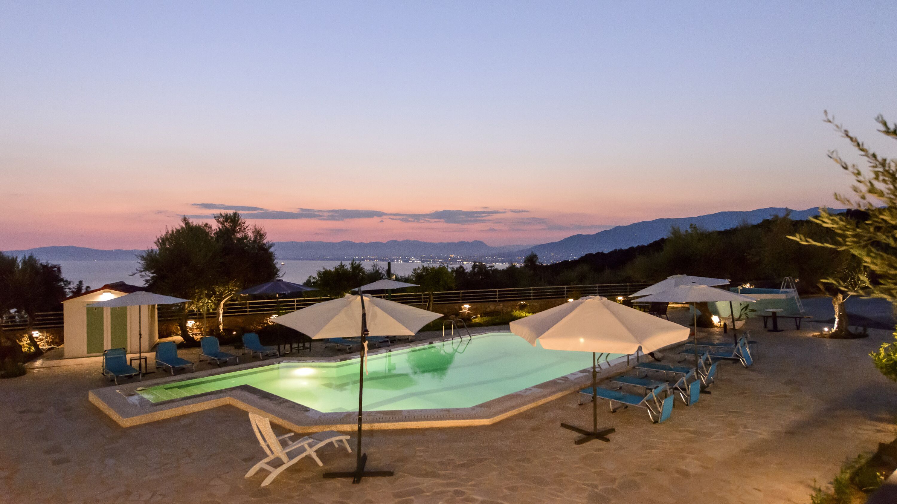 Home Love - Stone House By The Pool