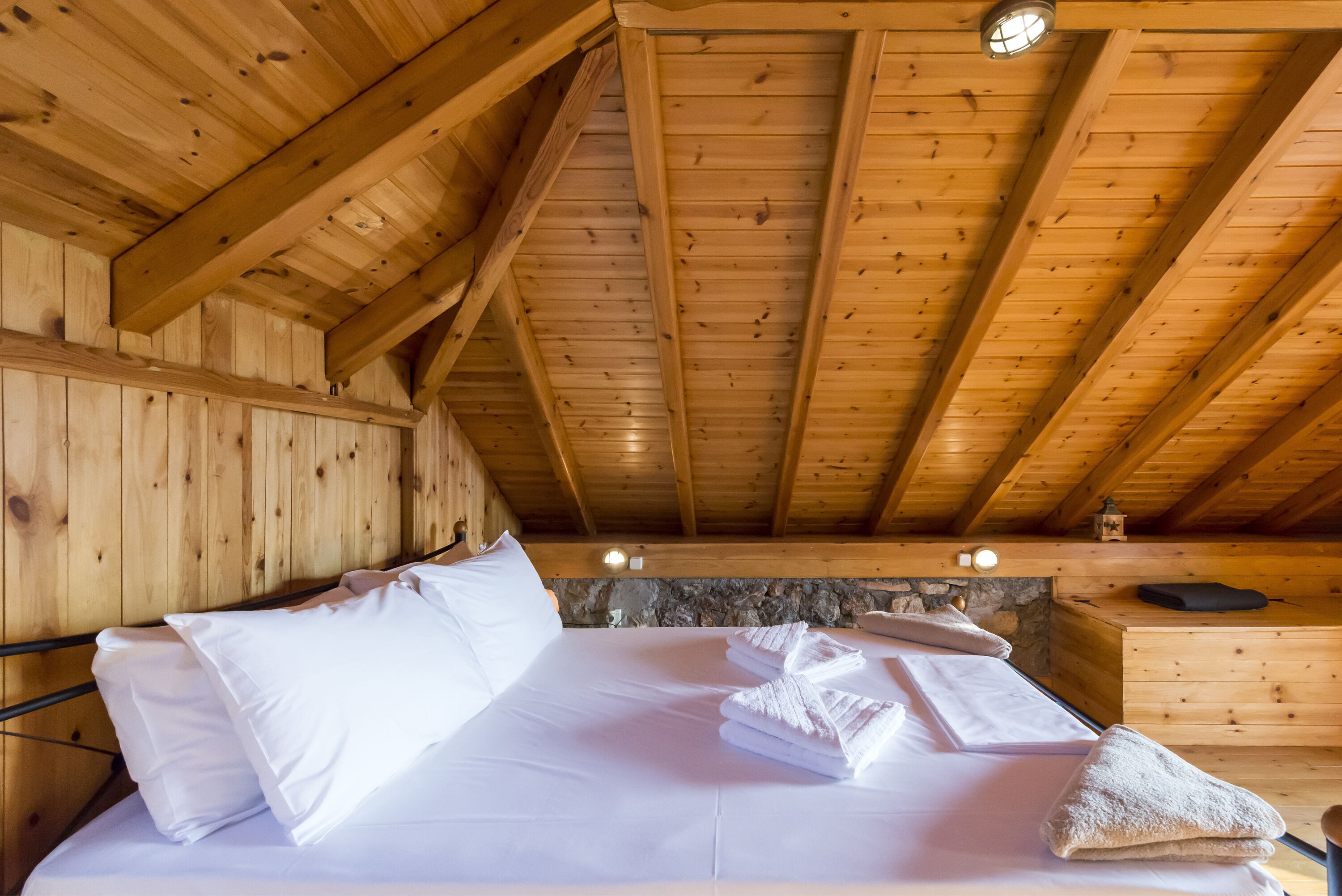 Home Love - Stone House By The Pool