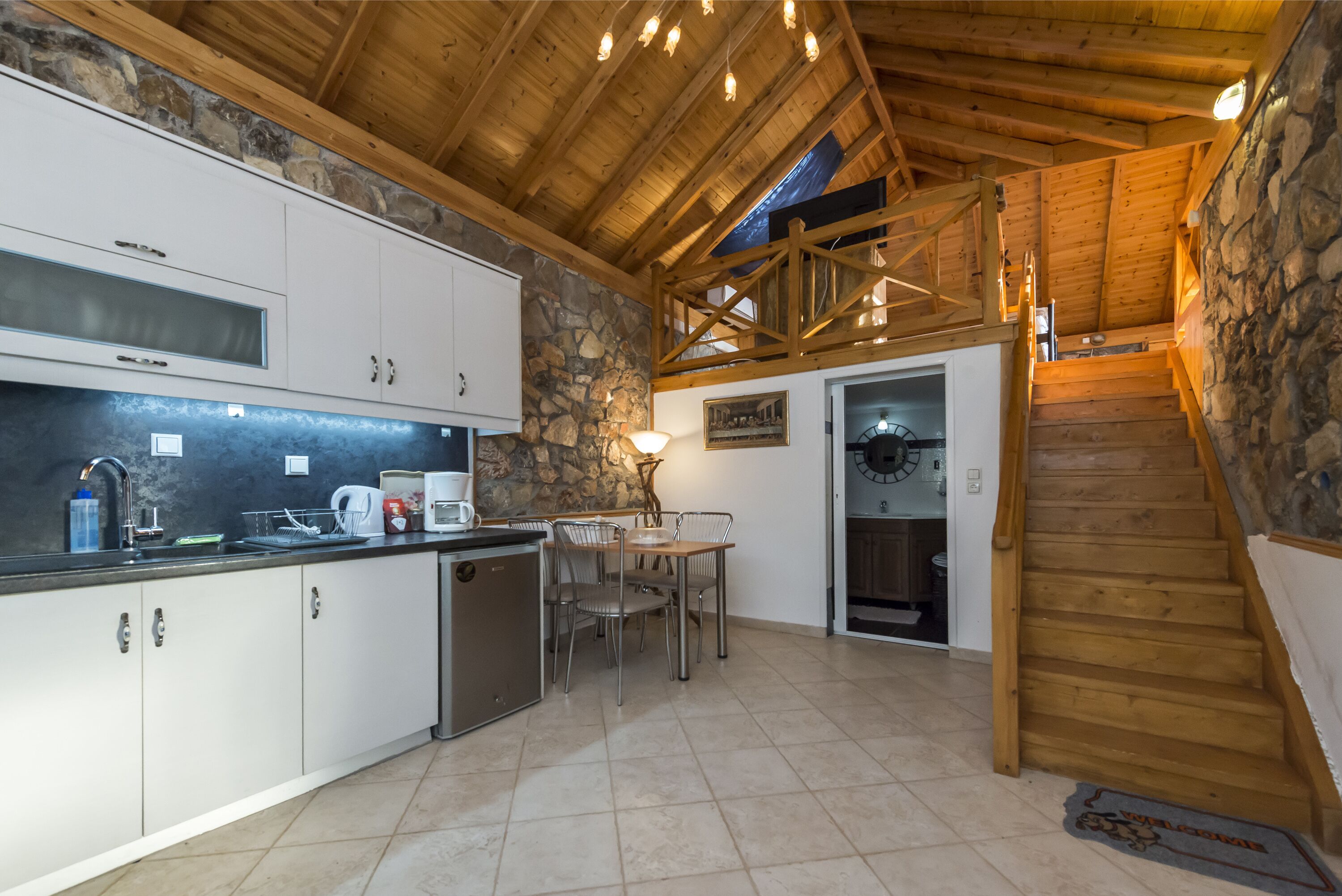 Home Love - Stone House By The Pool