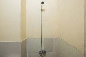 Standard-Zweibettzimmer | Badezimmer | Dusche