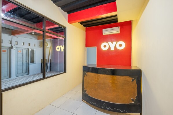 Reception - OYO 1120 Hotel Grand Liquid (Karawang)