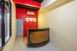 Reception - OYO 1120 Hotel Grand Liquid (Karawang)