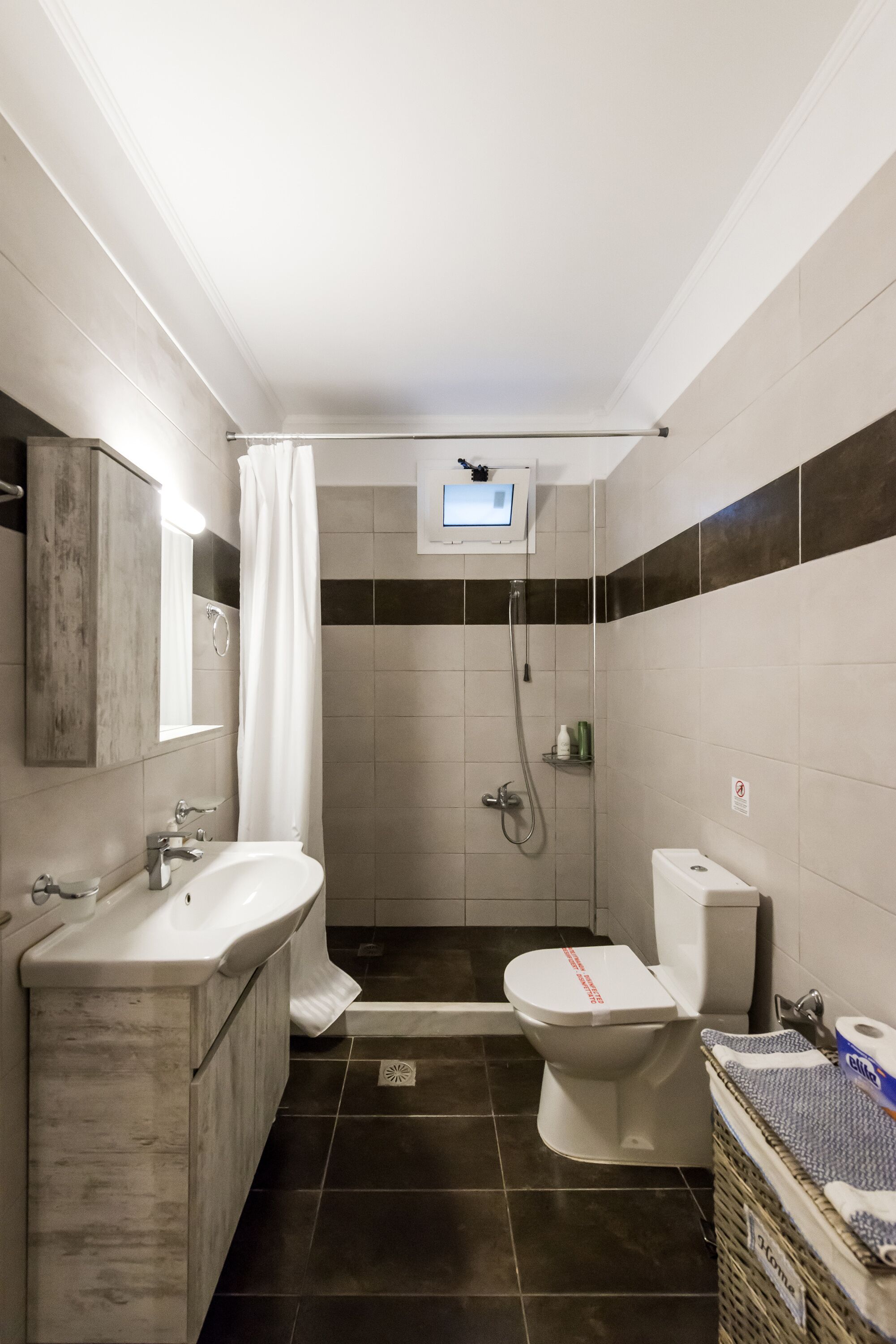 Sunkissed Serenity - Emotions House/Crystal Pool