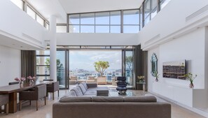 Apartamento | Sala de estar | TV LCD 55 polegadas com canais via satélite, TV