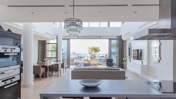 Apartemen | Dapur pribadi | Lemari es, microwave, oven, dan kompor