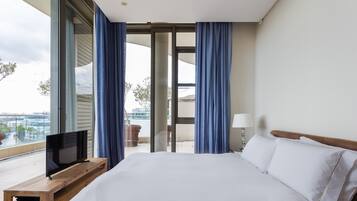 Căn hộ | 3 phòng ngủ, két bảo mật tại phòng, bàn