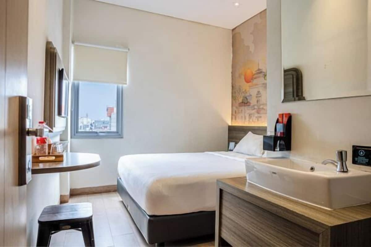 1 bedroom, desk, free WiFi, bed sheets