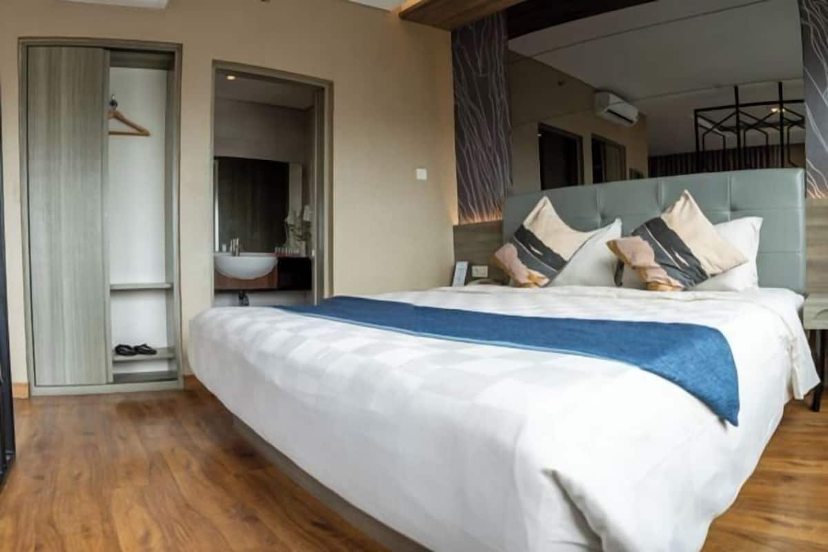 1 bedroom, desk, free WiFi, bed sheets