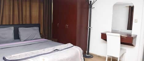 Habitación familiar | Sábanas de algodón egipcio, ropa de cama de alta calidad y edredón